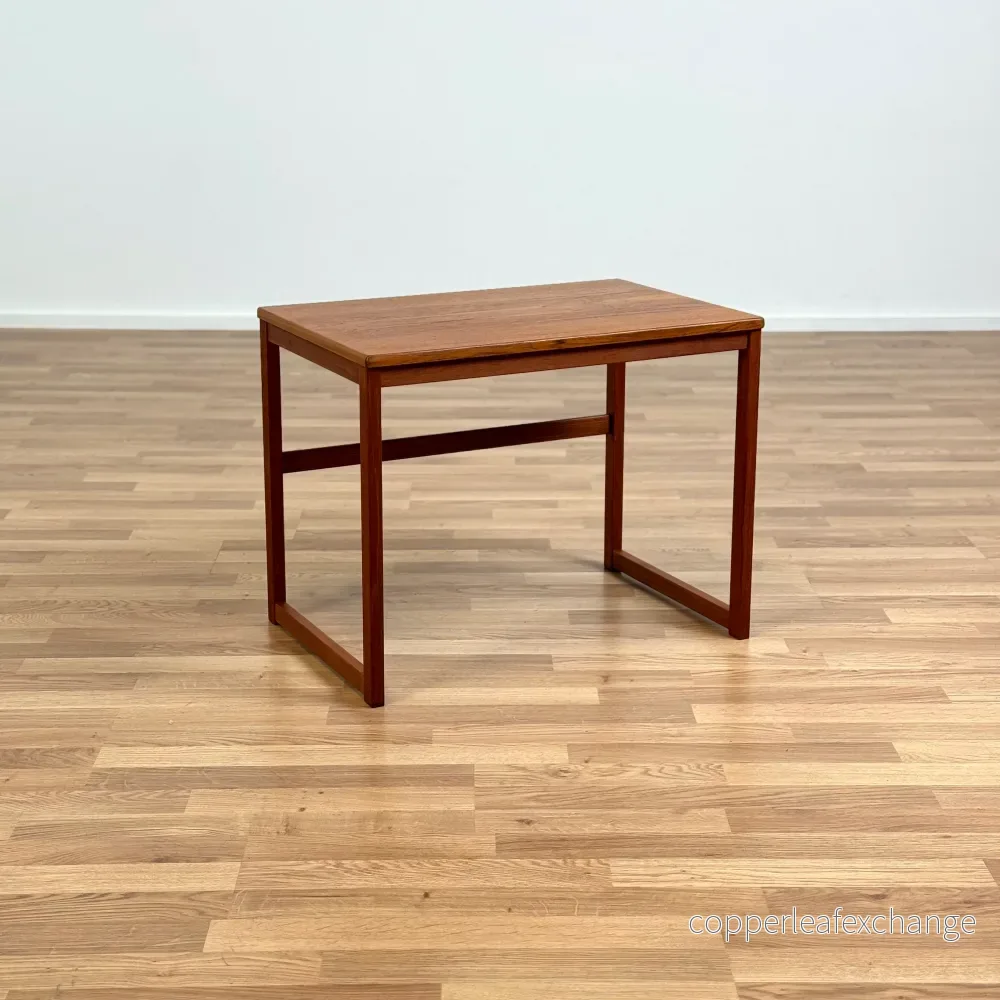 Svenskt sidobord i teak