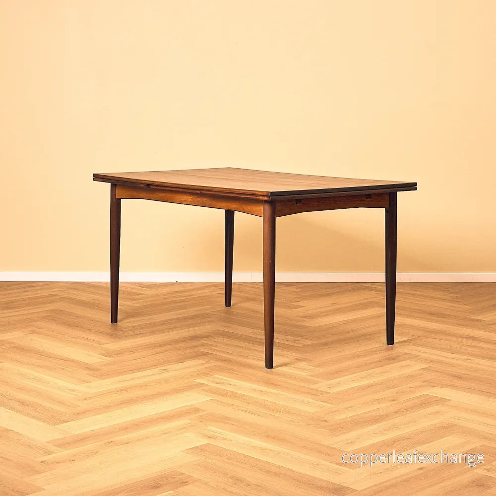 Extendable Santos Rosewood Dining Table Extendable Santos Rosewood Dining Table