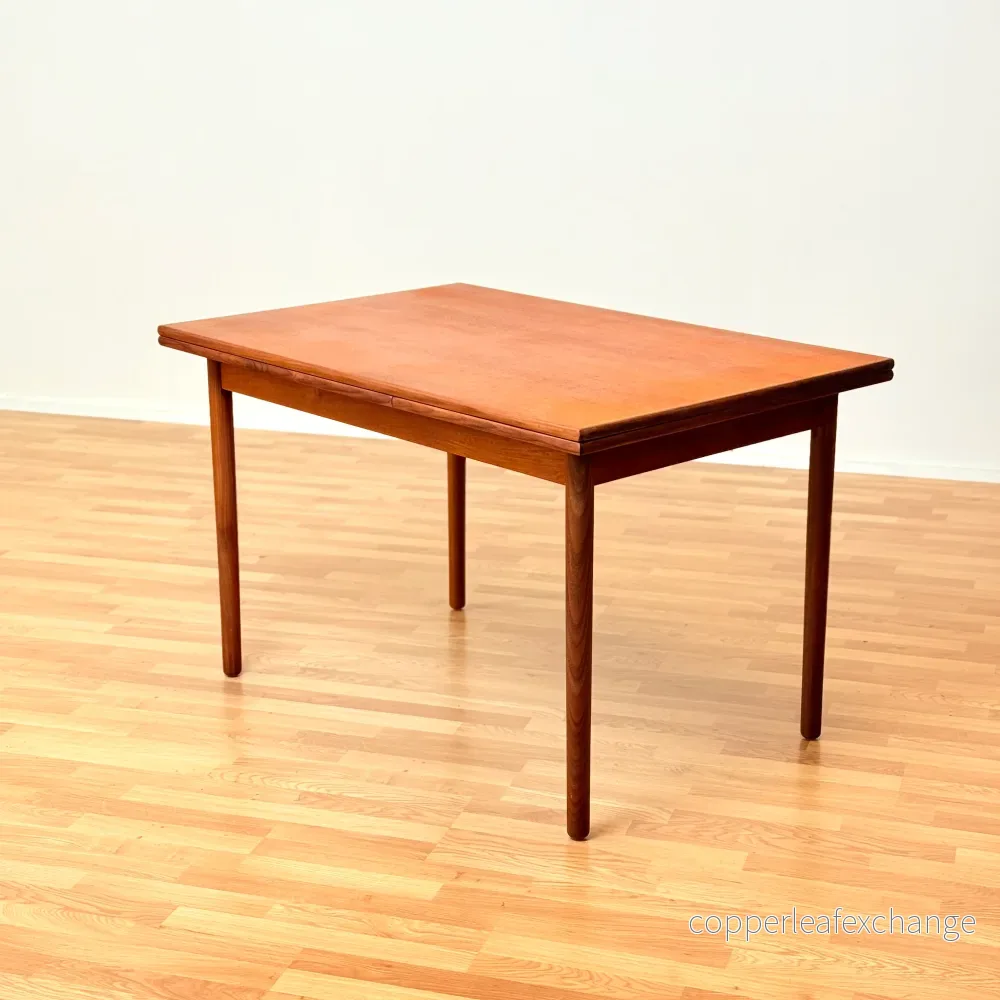 Danskt rektangulärt matbord i teak Danskt rektangulärt matbord i teak