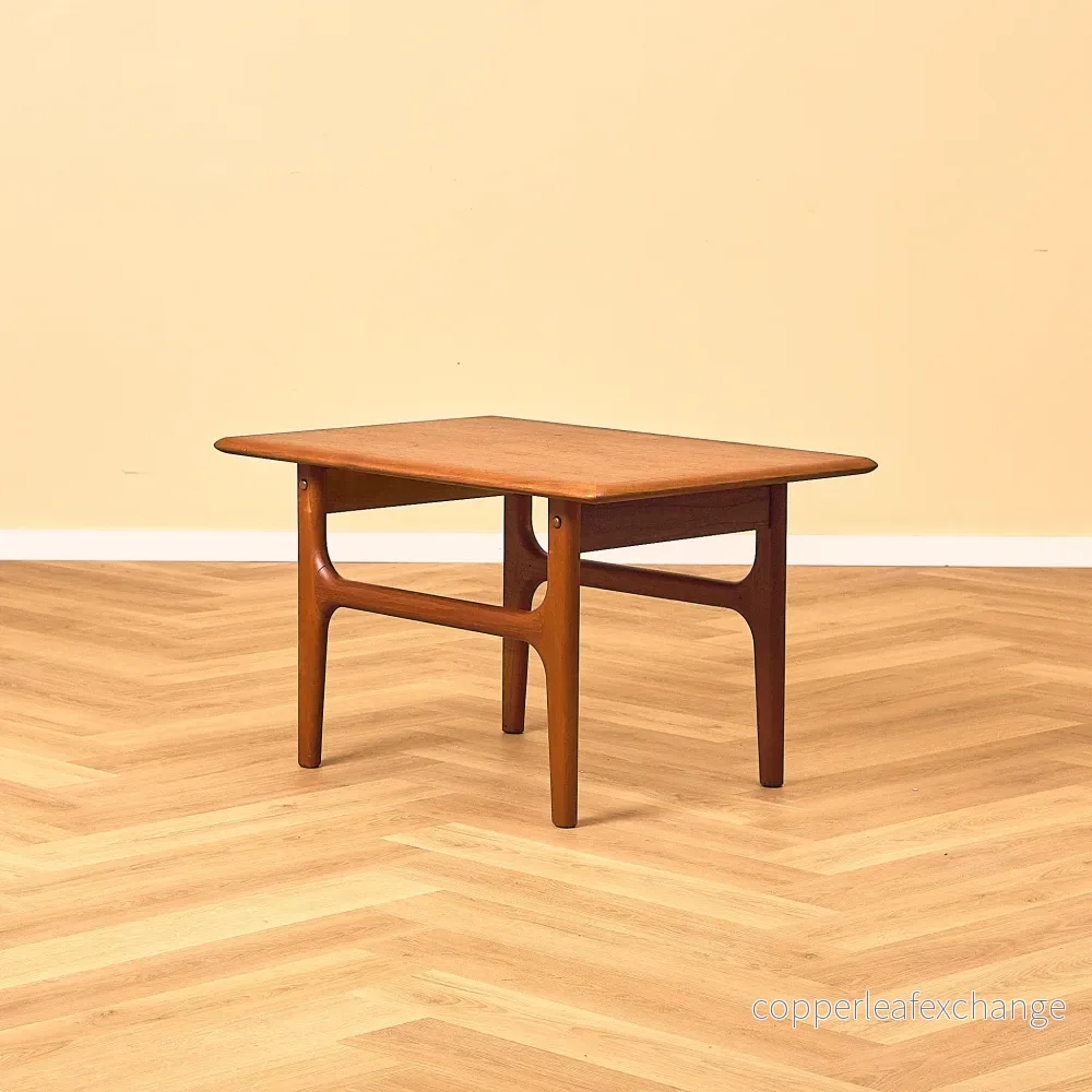 Danskt sidobord i teak av Trioh Danskt sidobord i teak av Trioh