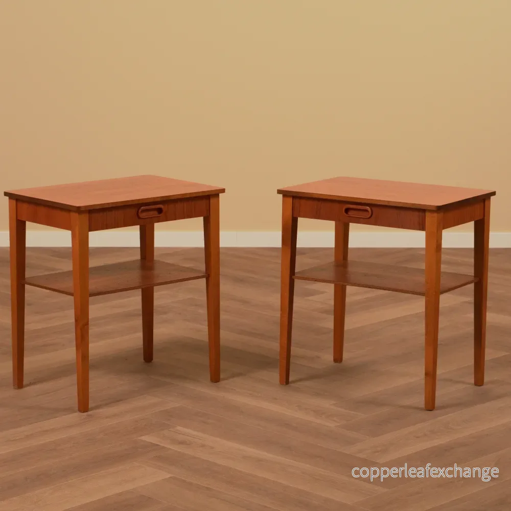 Svenska sängbord i teak och bok