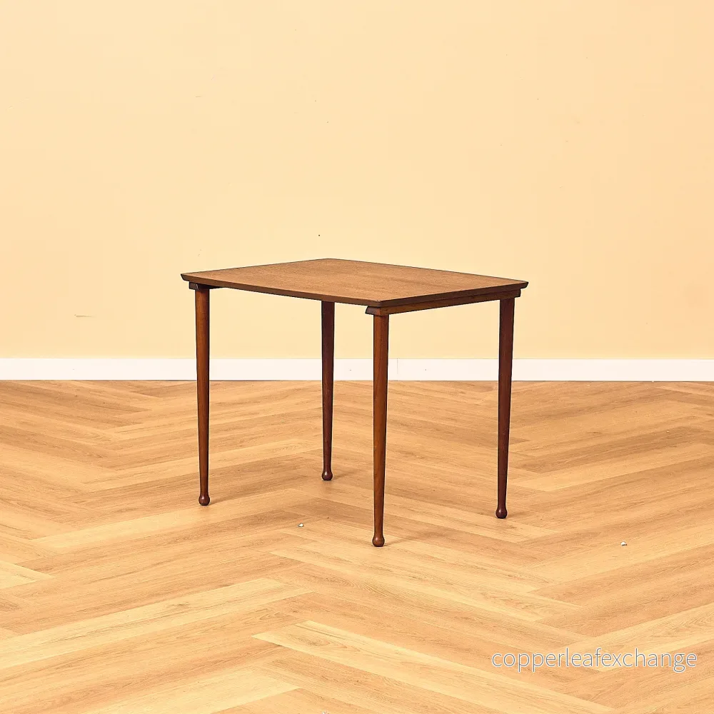 Svenskt sidobord i teak
