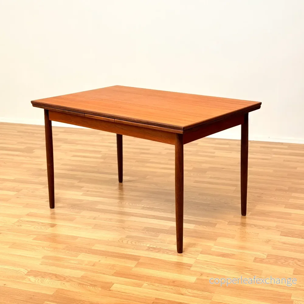 Danskt rektangulärt matbord i teak Danskt rektangulärt matbord i teak