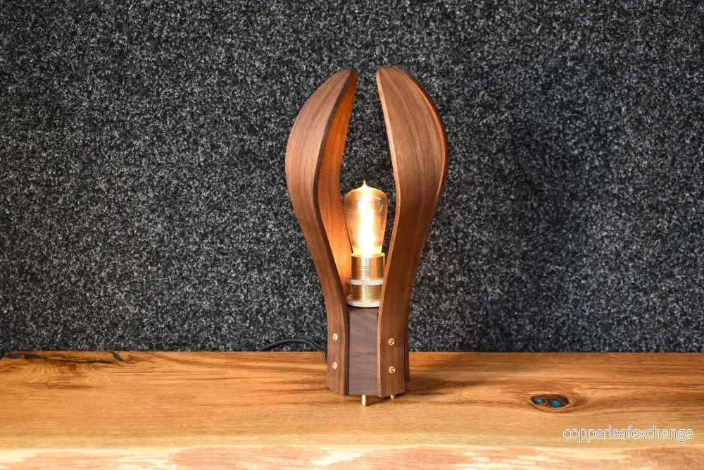 Elegant bordslampa i valnöt Valnötsblomman - Bild 3