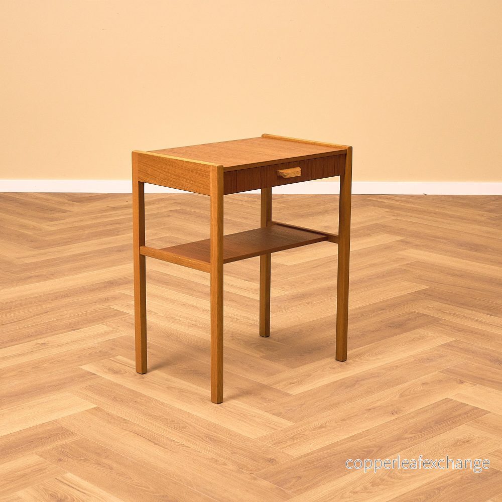 Svensk sängbord i teak och bok