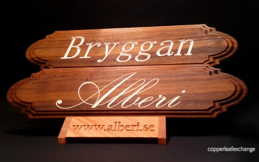 Namnskylt för din båt/husvagn i oljad teak med i målad gravyr