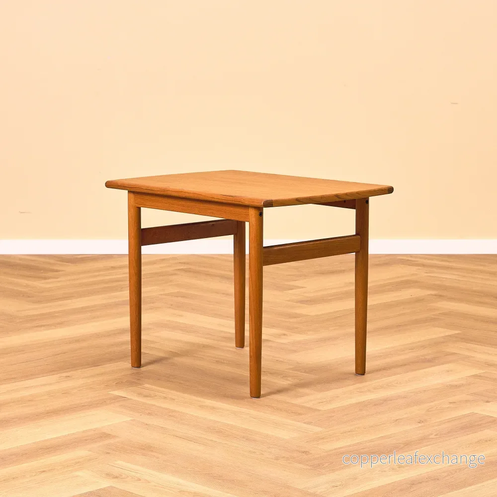 Danskt sidobord i teak