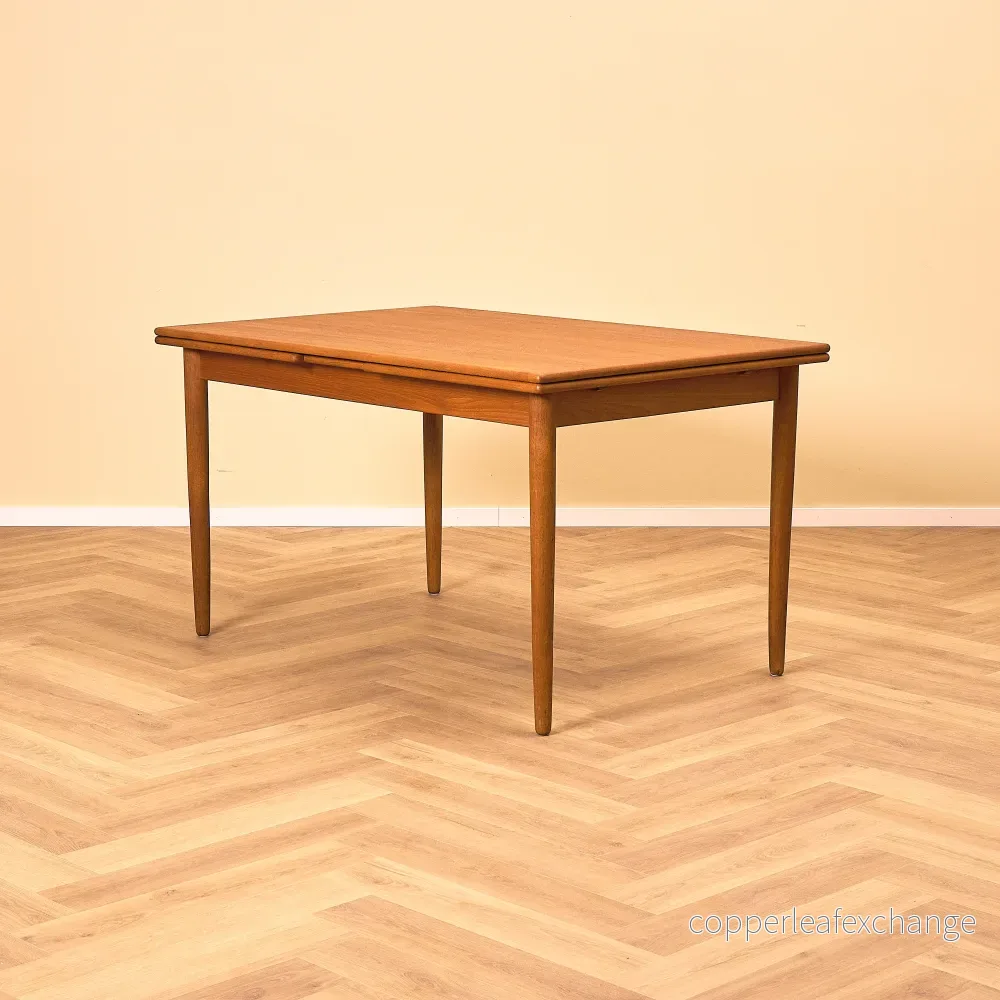 Danskt rektangulärt matbord i teak och ek