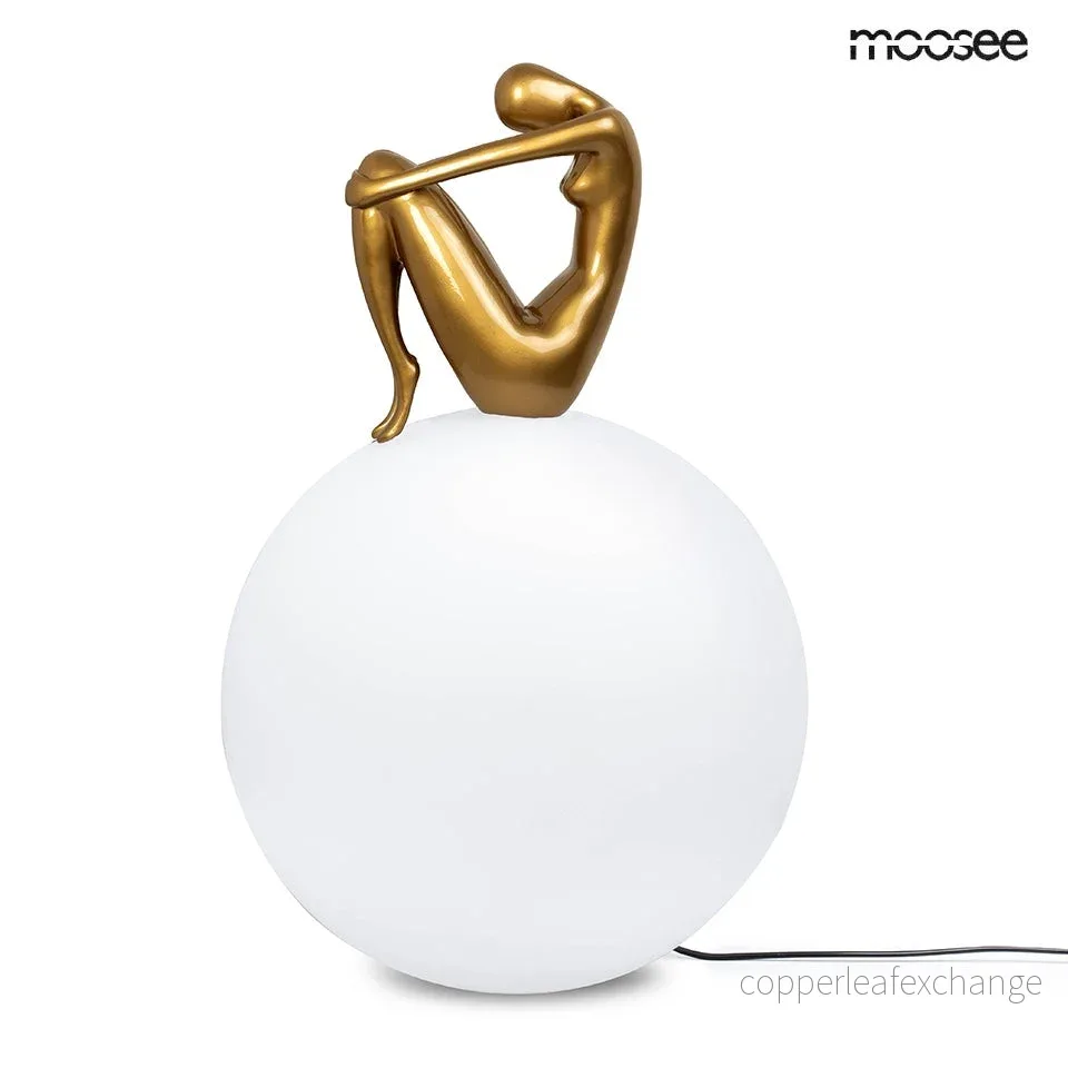 Golvlampa MOOSEE – UOMO 35, guld
