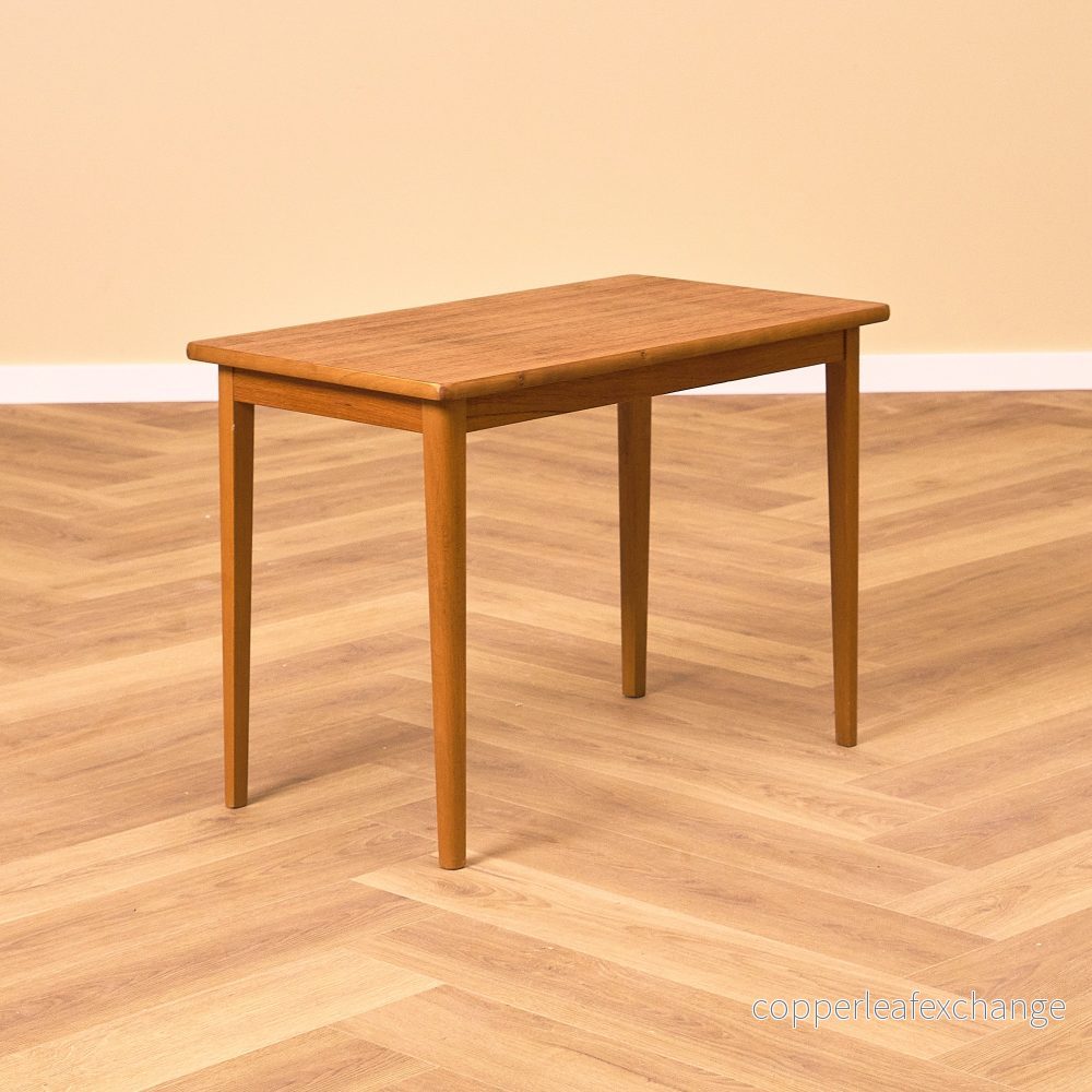 Svenskt sidobord i teak