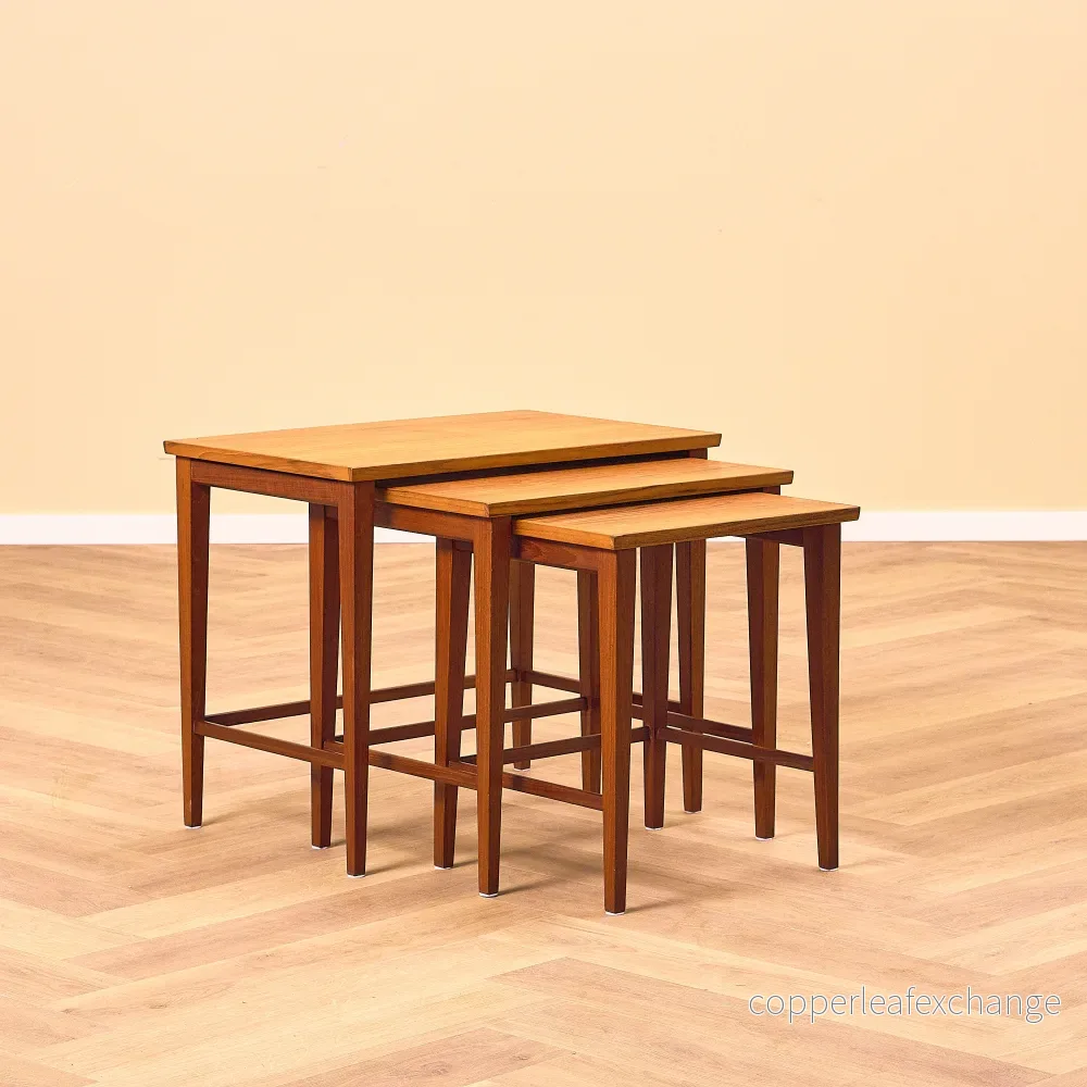 Danskt sats med nästlade bord i teak - Bild 2