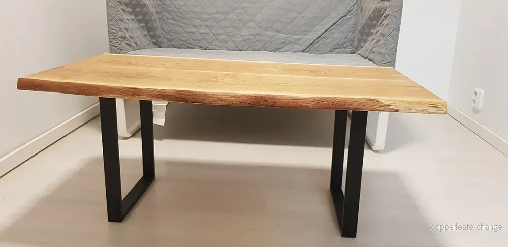 Ekbord i massiv ek