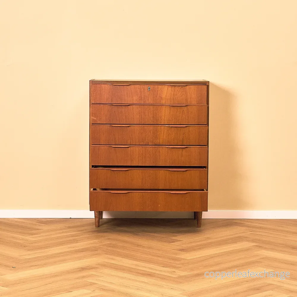 Tall Danish Teak Chest of Drawers with Sculpted Pulls - Bild 2