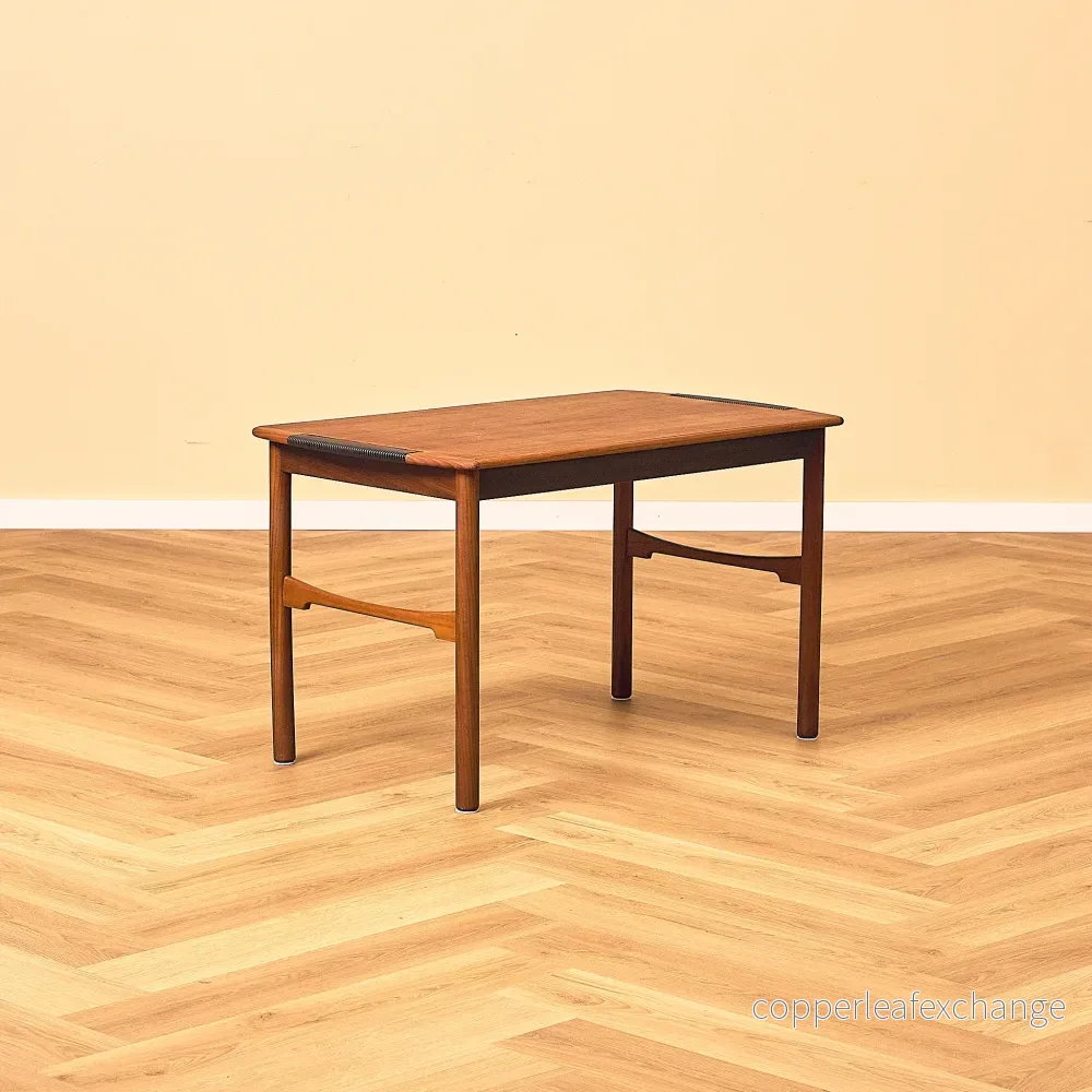 Danskt sidobord i teak Danskt sidobord i teak