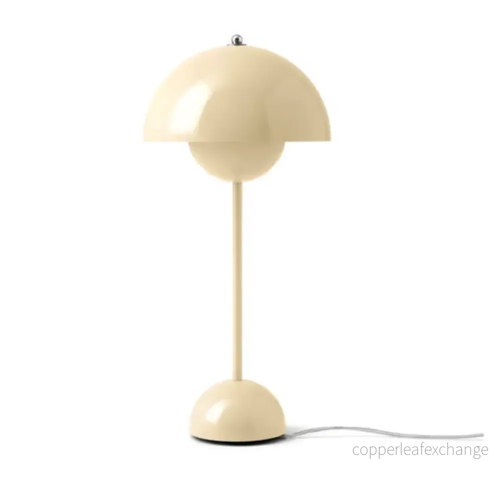 Flowerpot VP3 bordslampa
Ivory