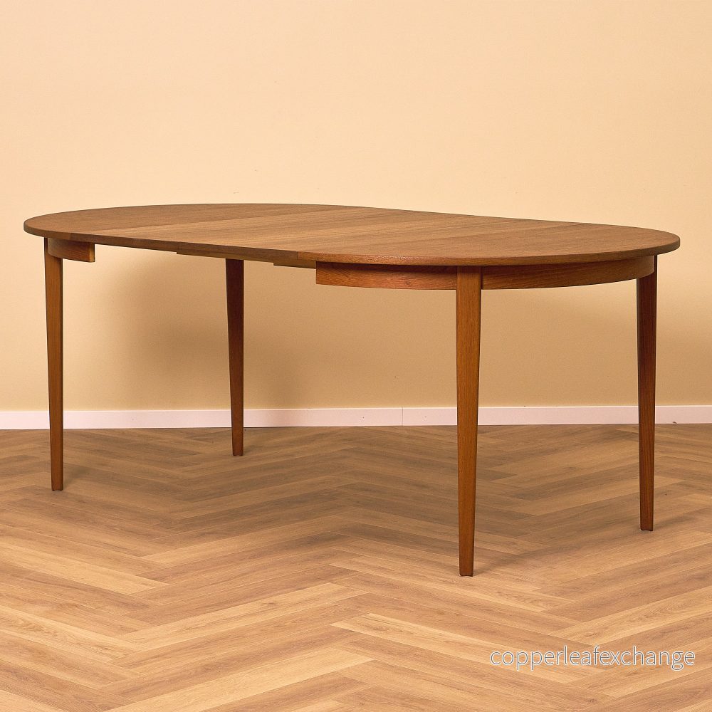 Svenskt runt matbord i betsad teak - Bild 2
