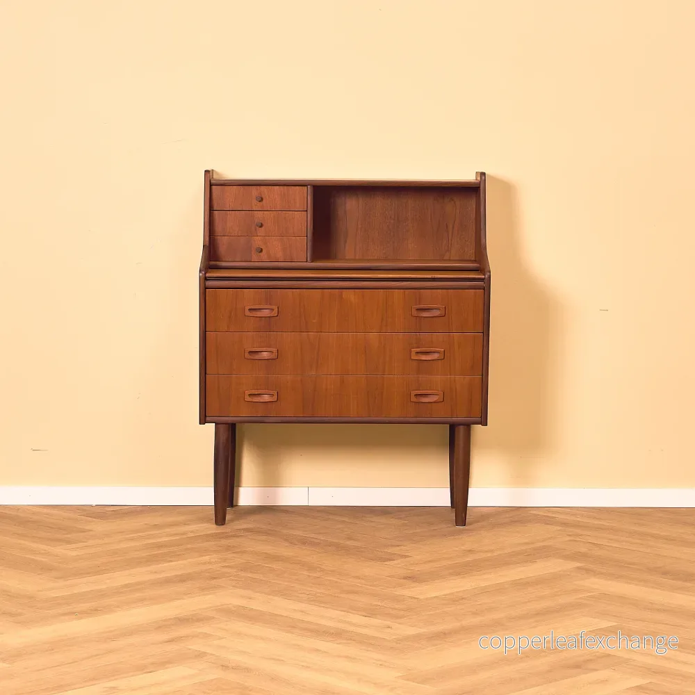 Dansk sekretär i teak