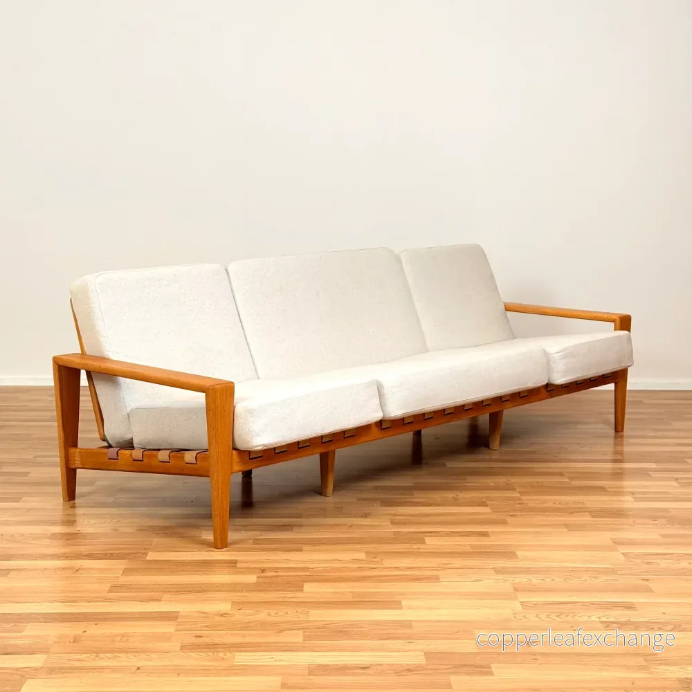 Svensk soffa ”Bodö” av Svante Skogh från AB Hjertquist & Co Svensk soffa ”Bodö” av Svante Skogh från AB Hjertquist & Co