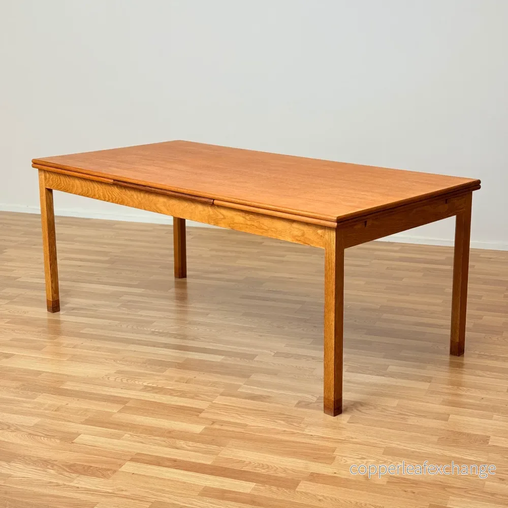 Dansk rektangulärt matbord i teak och ek av Borge Mogensen