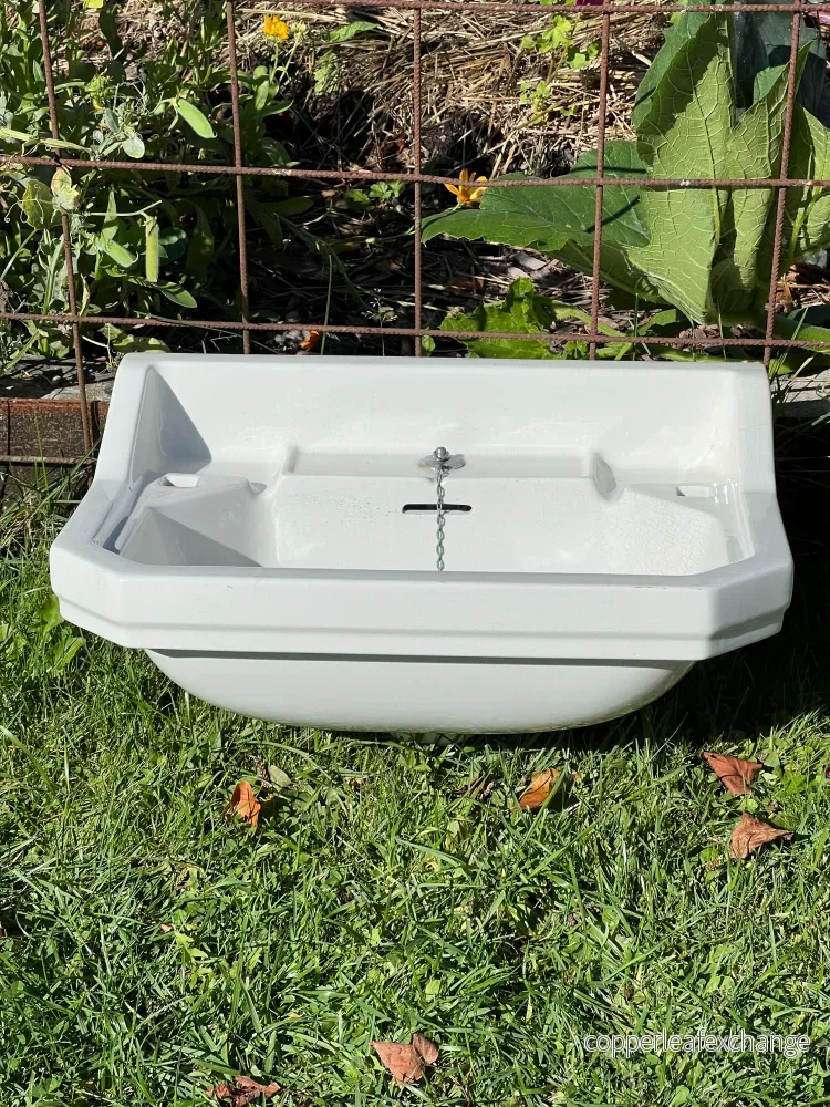 Handfat med hög bakkant Handfat med hög bakkant