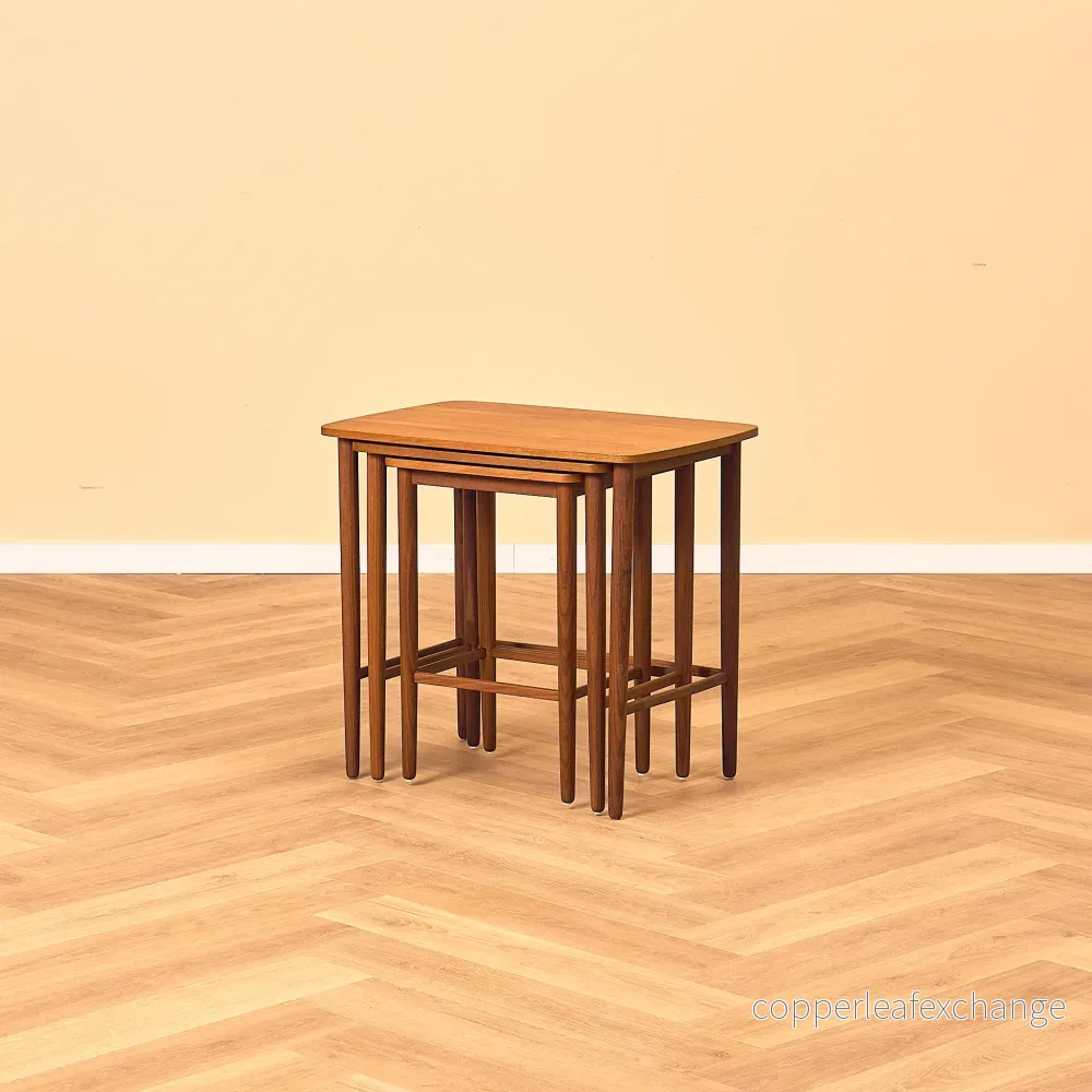 Danskt set med satsbord i teak och valnöt - Bild 2