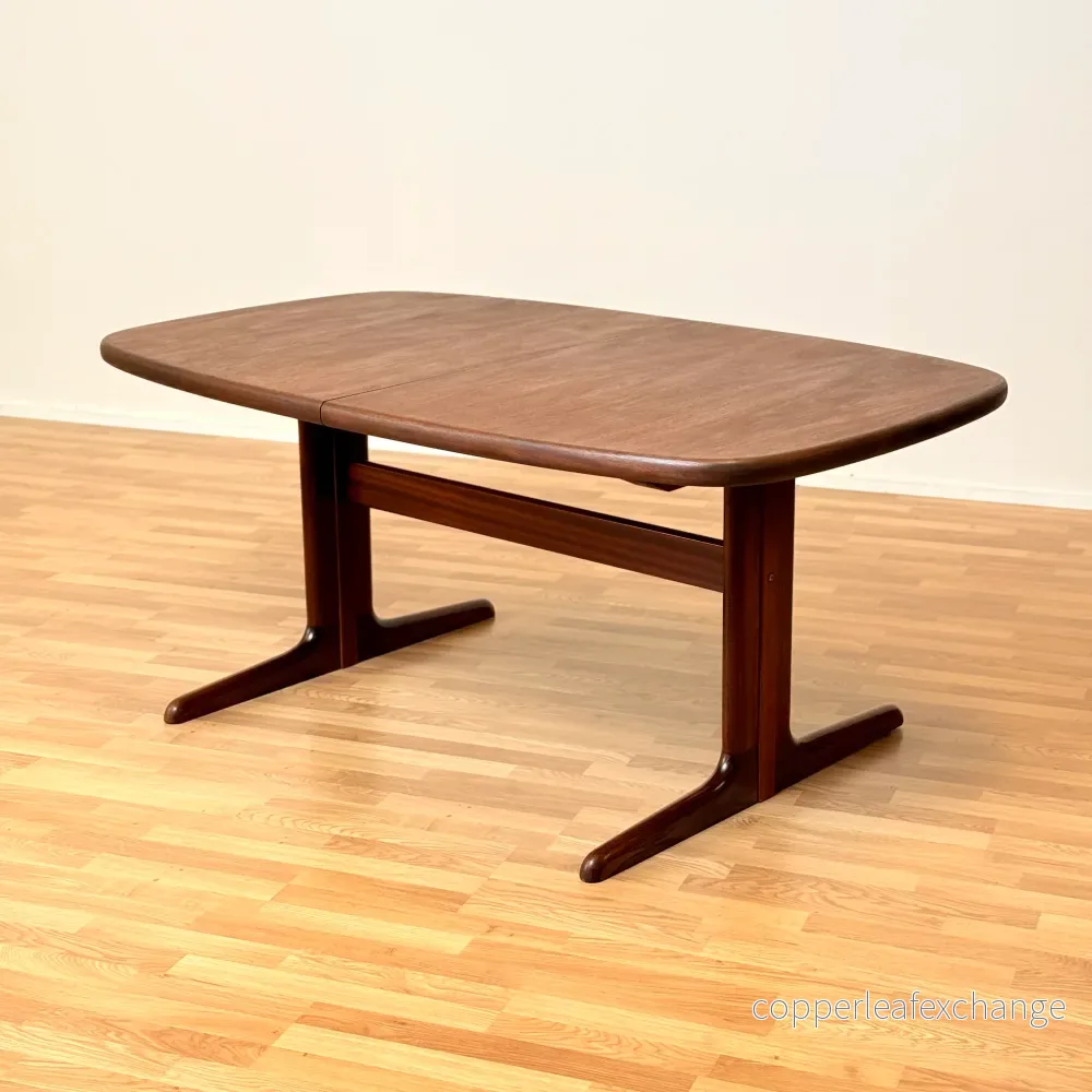 Dansk oval matbord i mahogny från Skovby Møbelfabrik