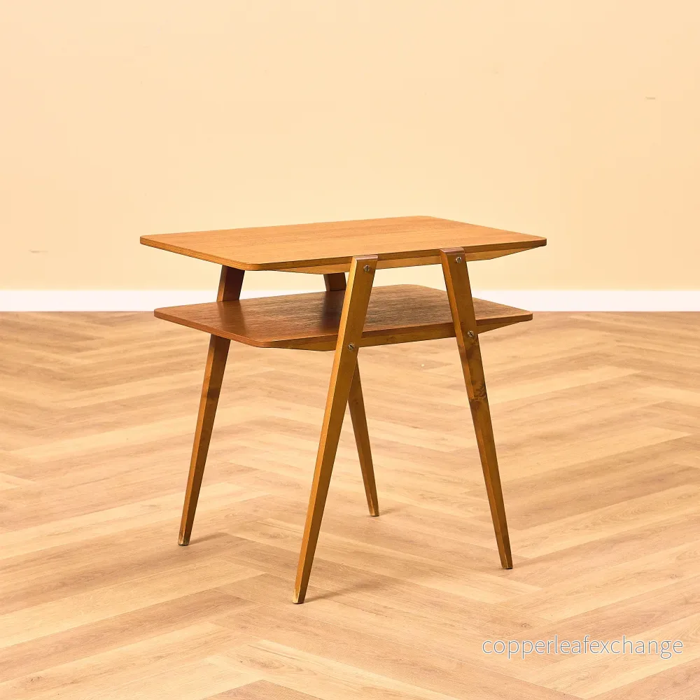 Svenskt sidobord i teak och bok Svenskt sidobord i teak och bok