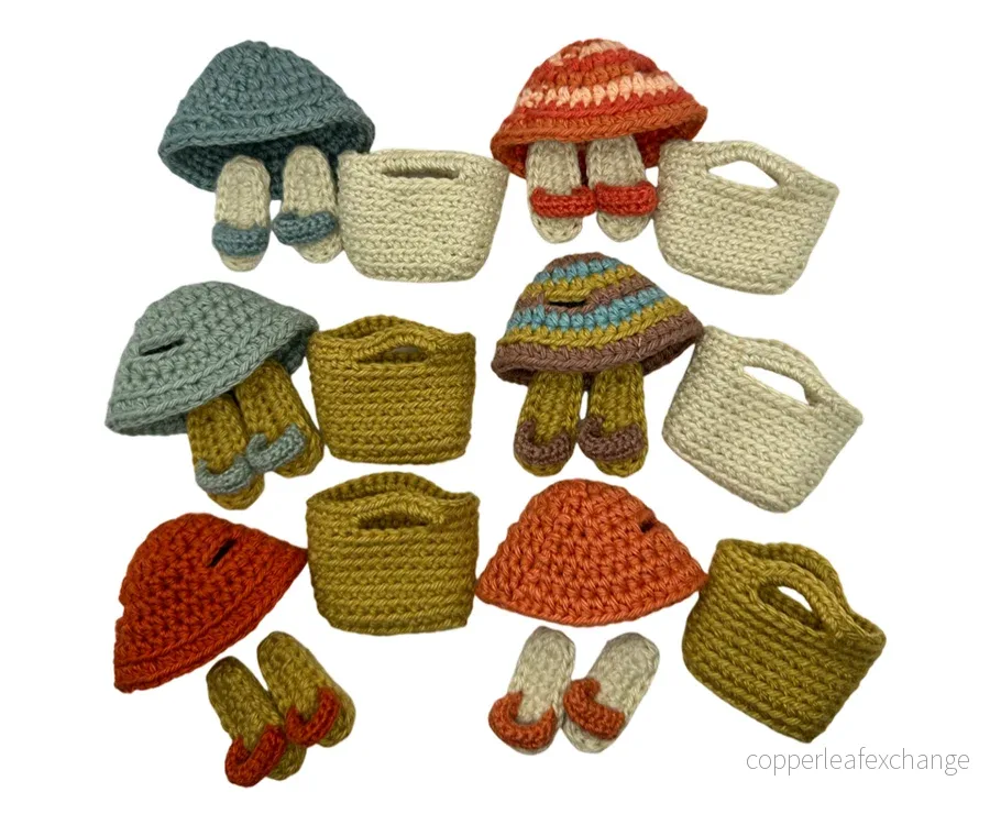 Miniatyr – Set med hatt, skor och strandväska för mamma och pappa mus - Bild 2