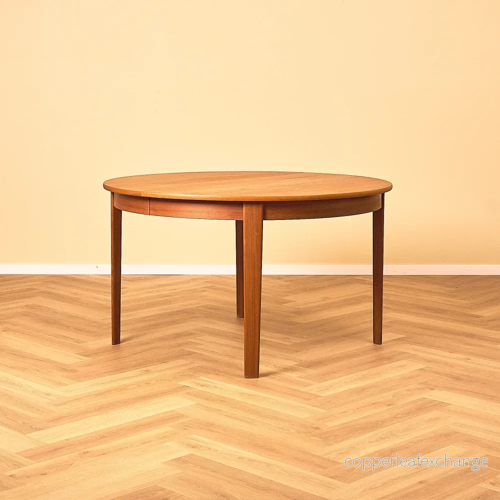 Danish round dining table in teak by Henry Rosengren Hansen