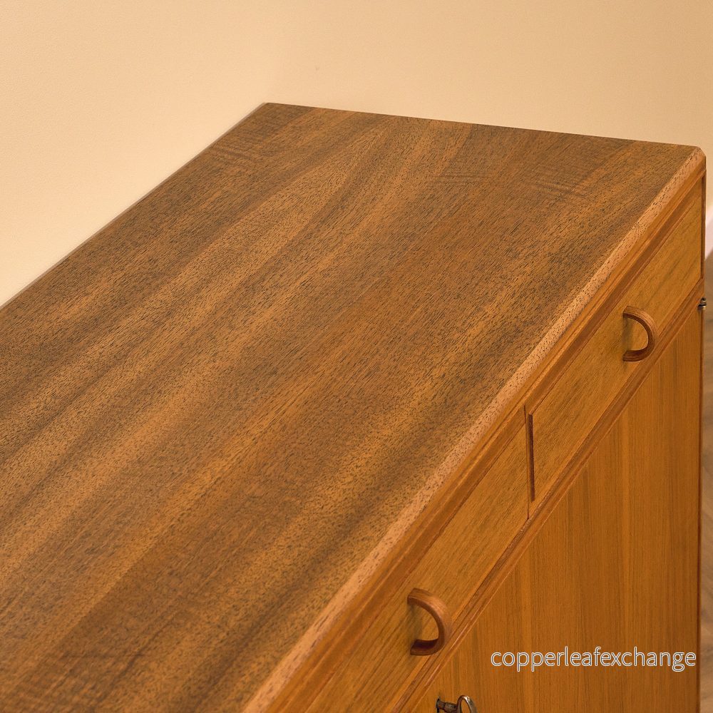 Svenskt sideboard i valnöt av Bertil Fridhagen för Bodafors, modell 'Fasett' - Bild 3