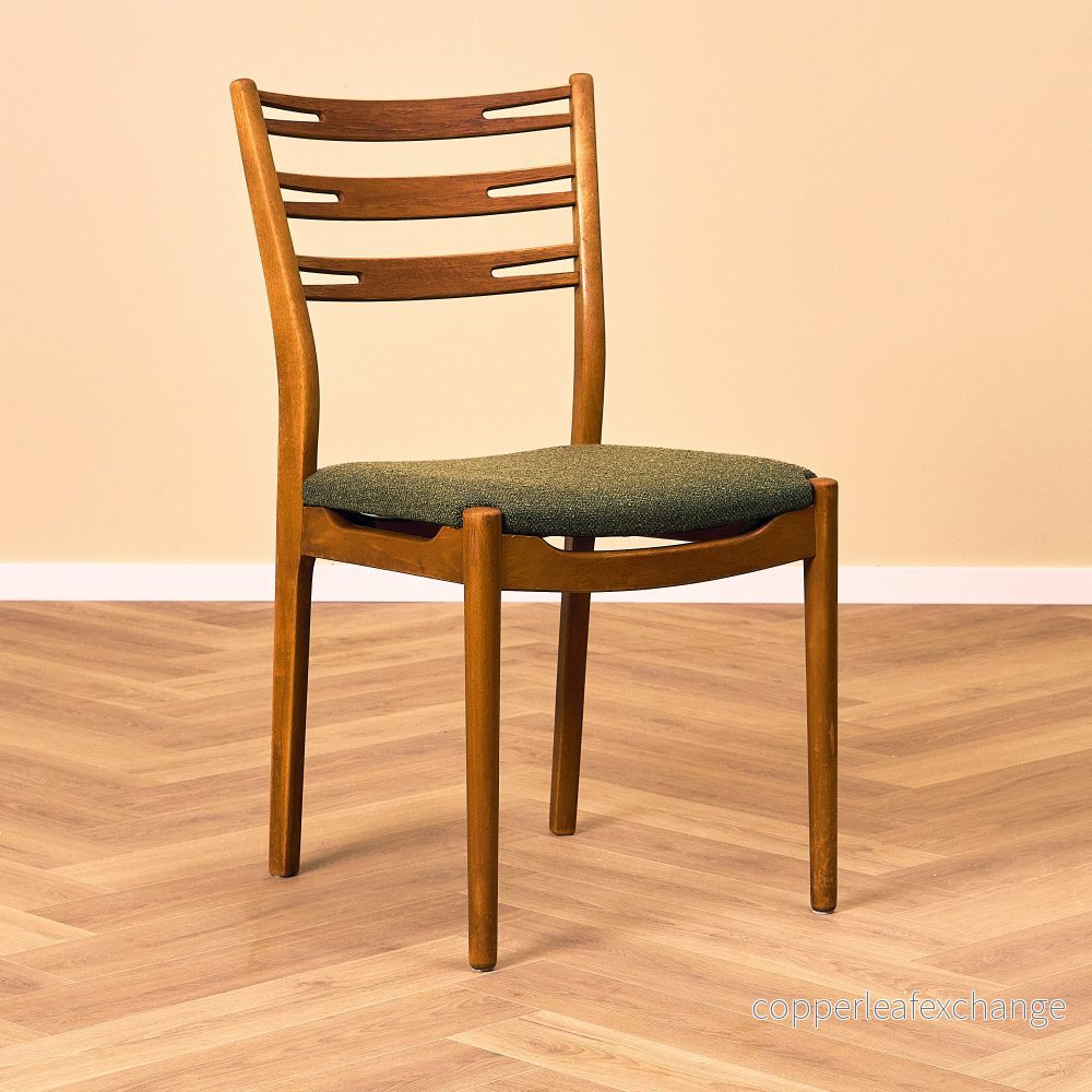 Danskt set med 4 matstolar "modell 219" i teak & bok av Farstrup - Bild 2