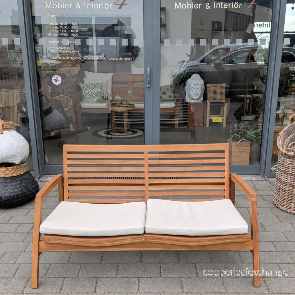 LOVINA Teak Sofa 2 Sits – 2-sitssoffa i teak LOVINA Teak Sofa 2 Sits – 2-sitssoffa i teak
