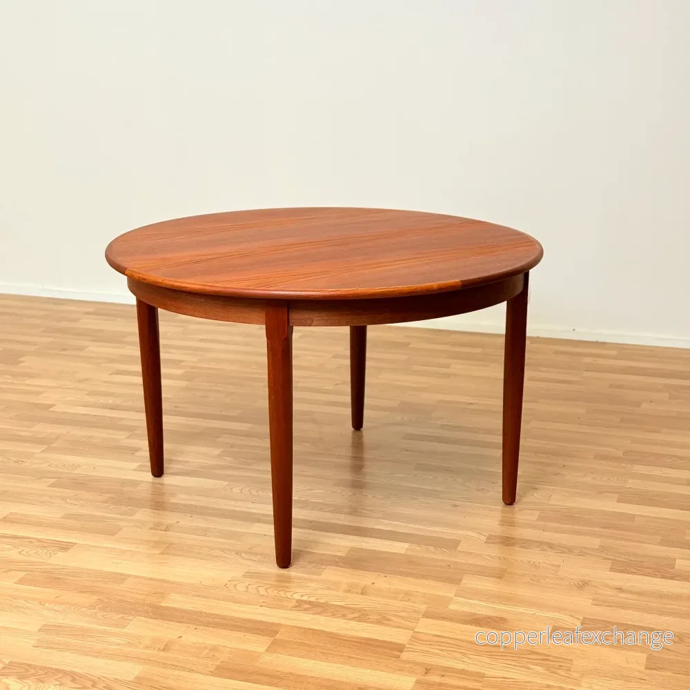 Dansk runt matbord i teak