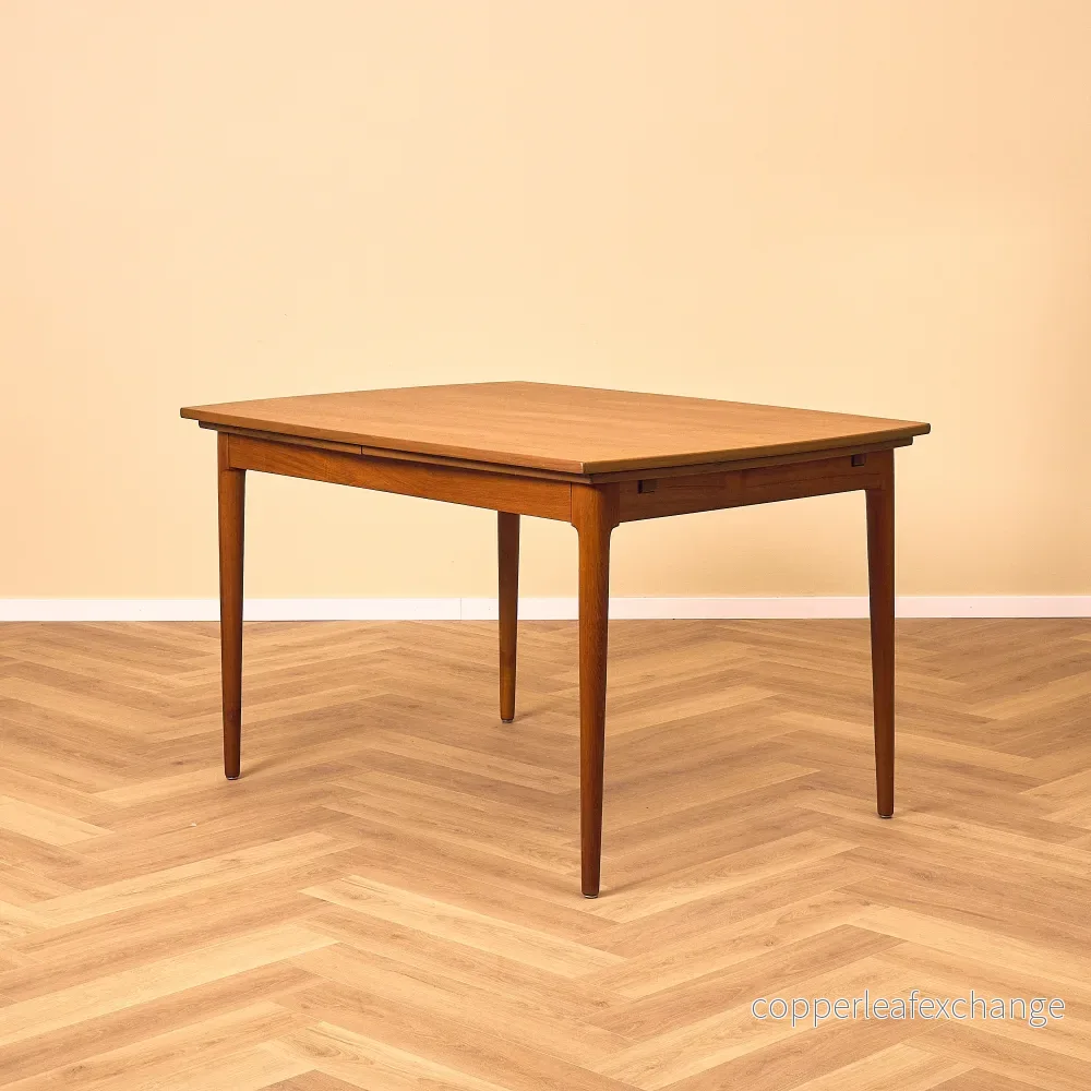 Danskt rektangulärt matbord i teak