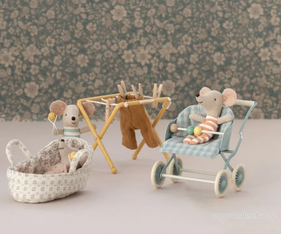 Maileg – Skötbord mindre med tillbehör för möss, till babymus, färg ockragul - Bild 3