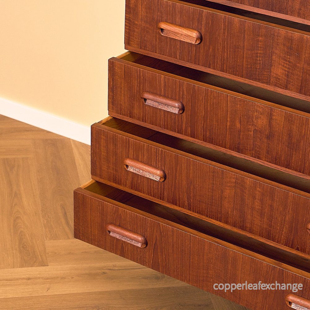 Tall Dark Teak Chest of Drawers - Bild 3
