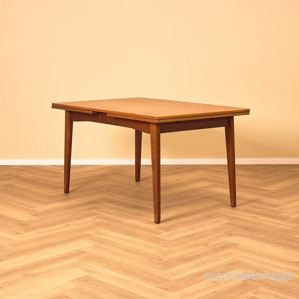 Danskt matbord i teak
