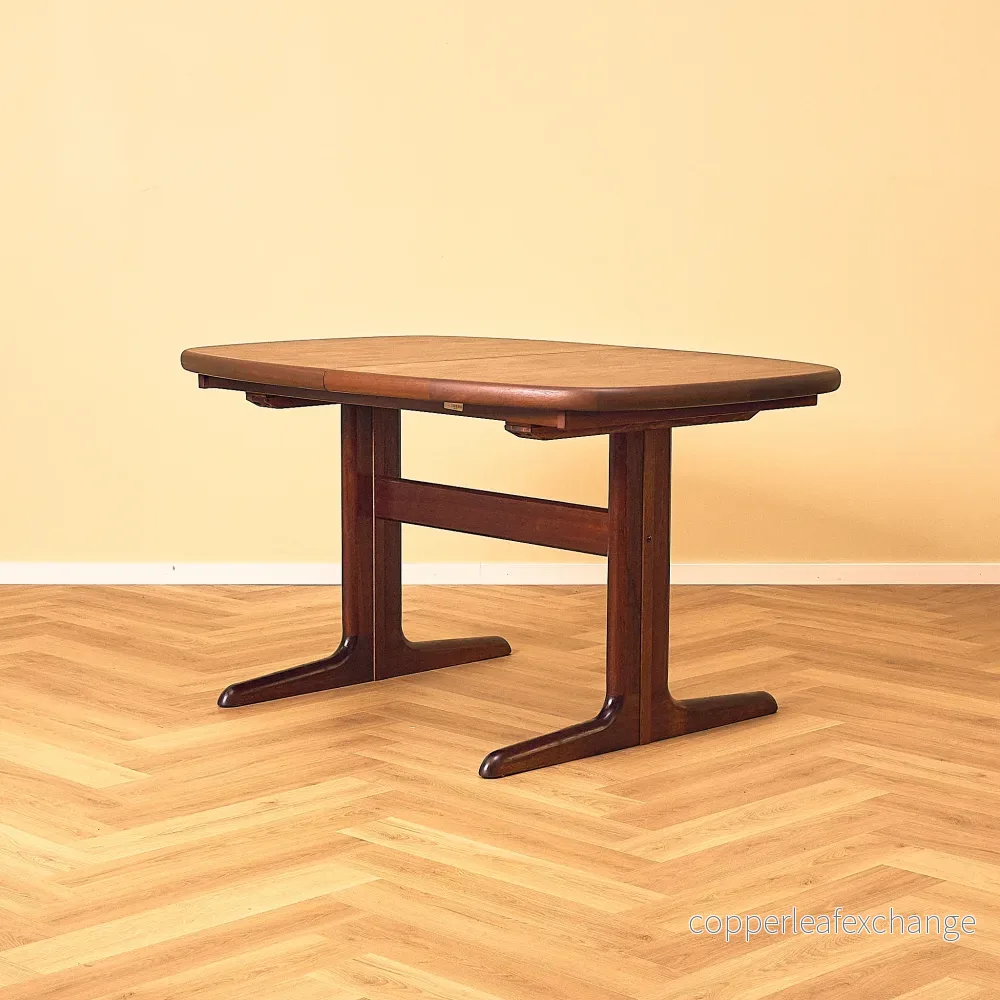 Danish dining table in mahogany by Skovby Danish dining table in mahogany by Skovby