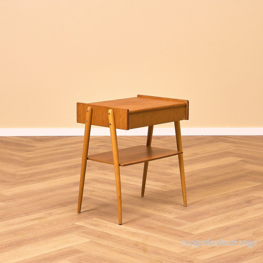 Svensk sängbord i teak av Carlström & Co Möbelfabrik