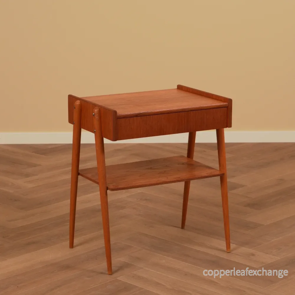 Svensk sängbord i teak av Carlström & Co Möbelfabrik