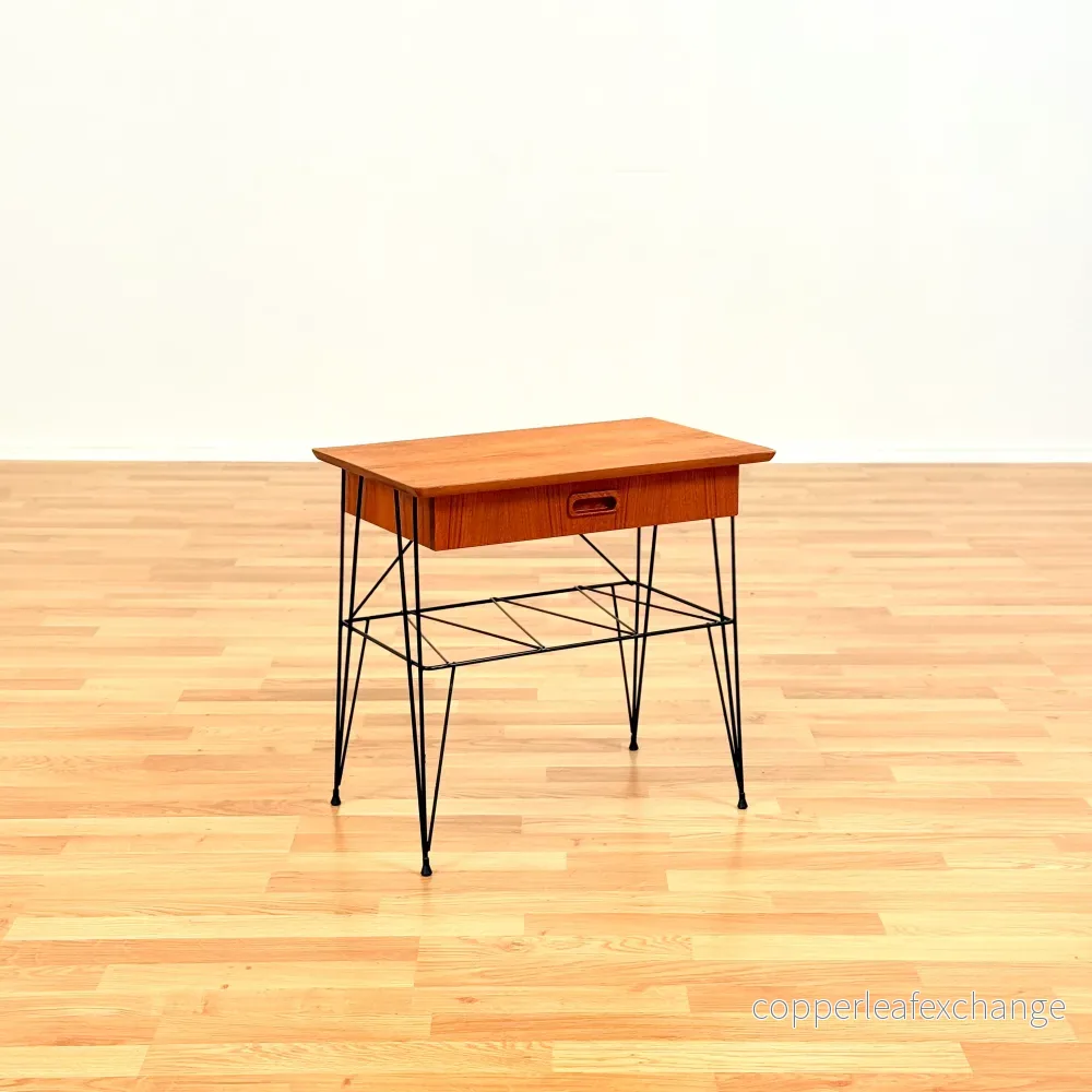 Svensk sängbord i teak Svensk sängbord i teak