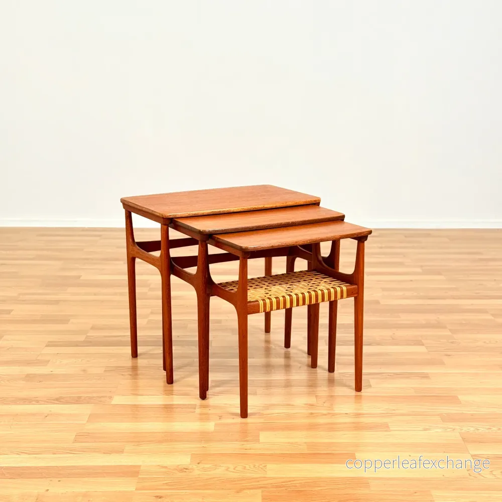 Danskt set med sidosbord i teak av Erling Torvits