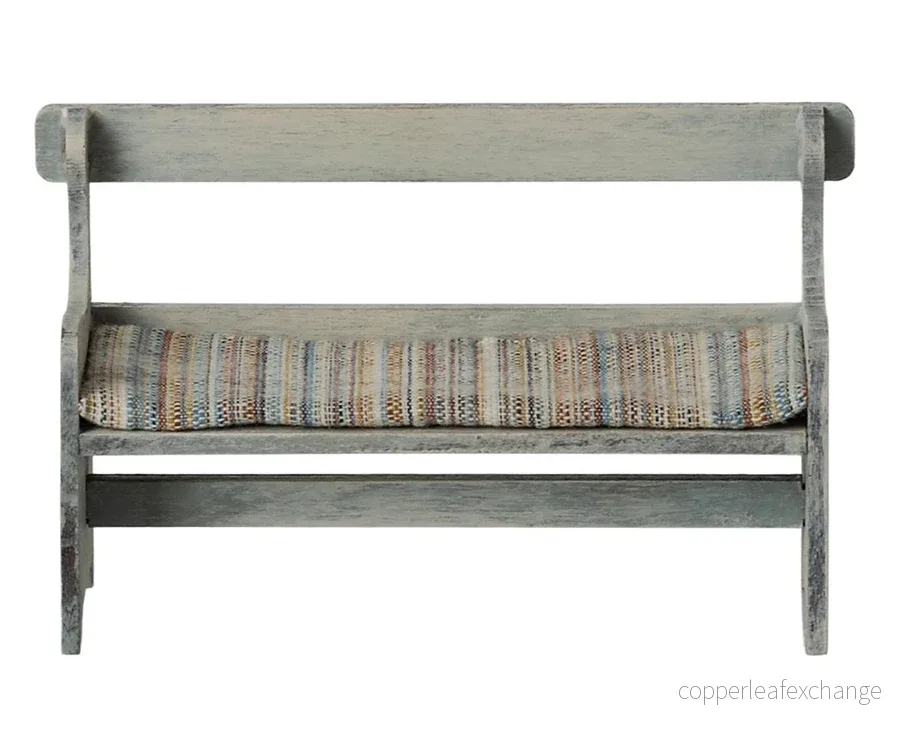 Maileg – Bänk till möss, miniatyr vit / off-white vintage träbänk med kudde till mus - Bild 3