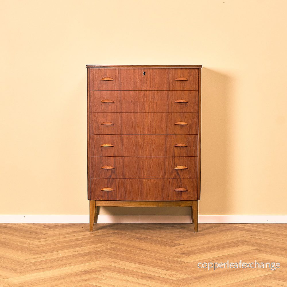 Danish chest of drawers in teak