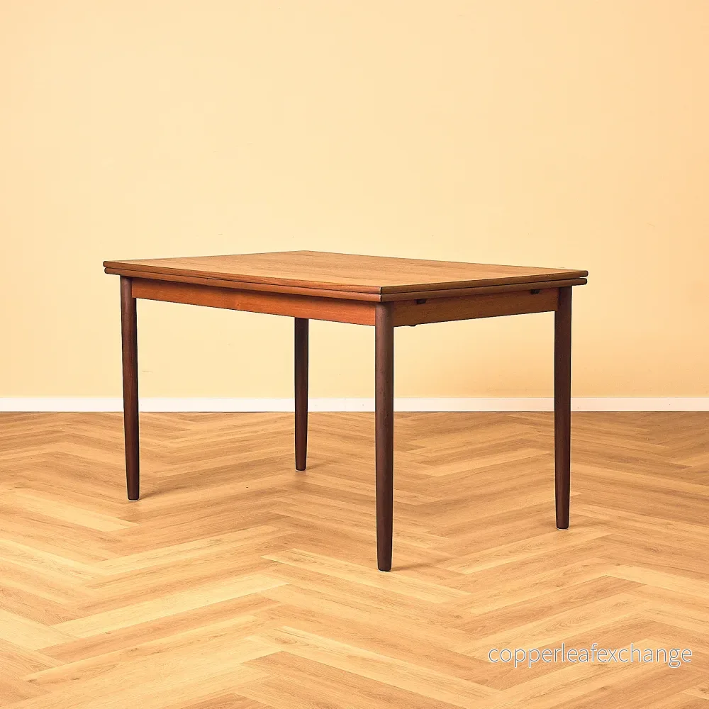 Danskt matbord i teak och valnöt