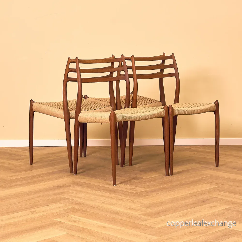 Danskt set med 4 matstolar i teak, Niels O. Møller, modell 78