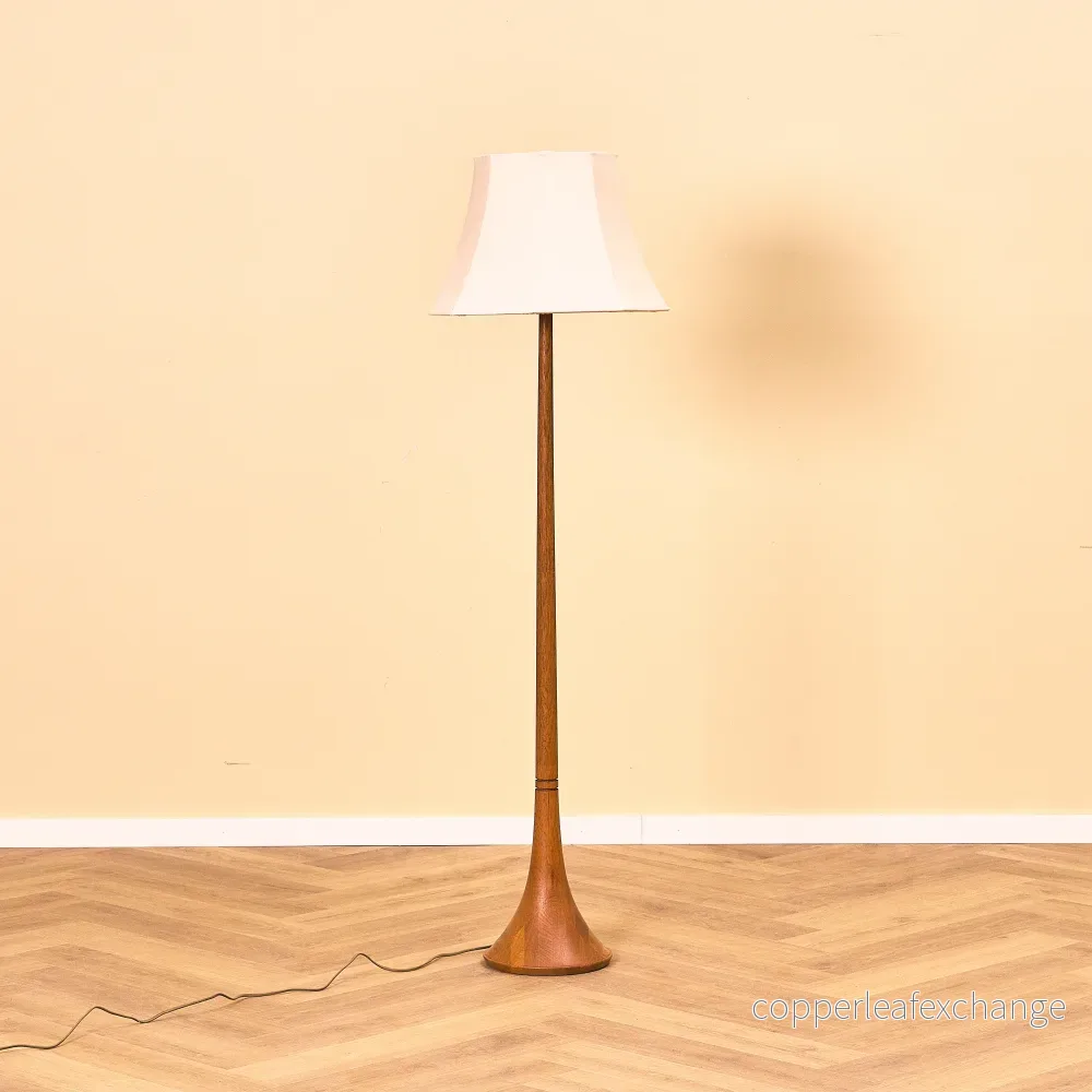Svensk golvlampa i teak av AB Stilarmatur, Trånas