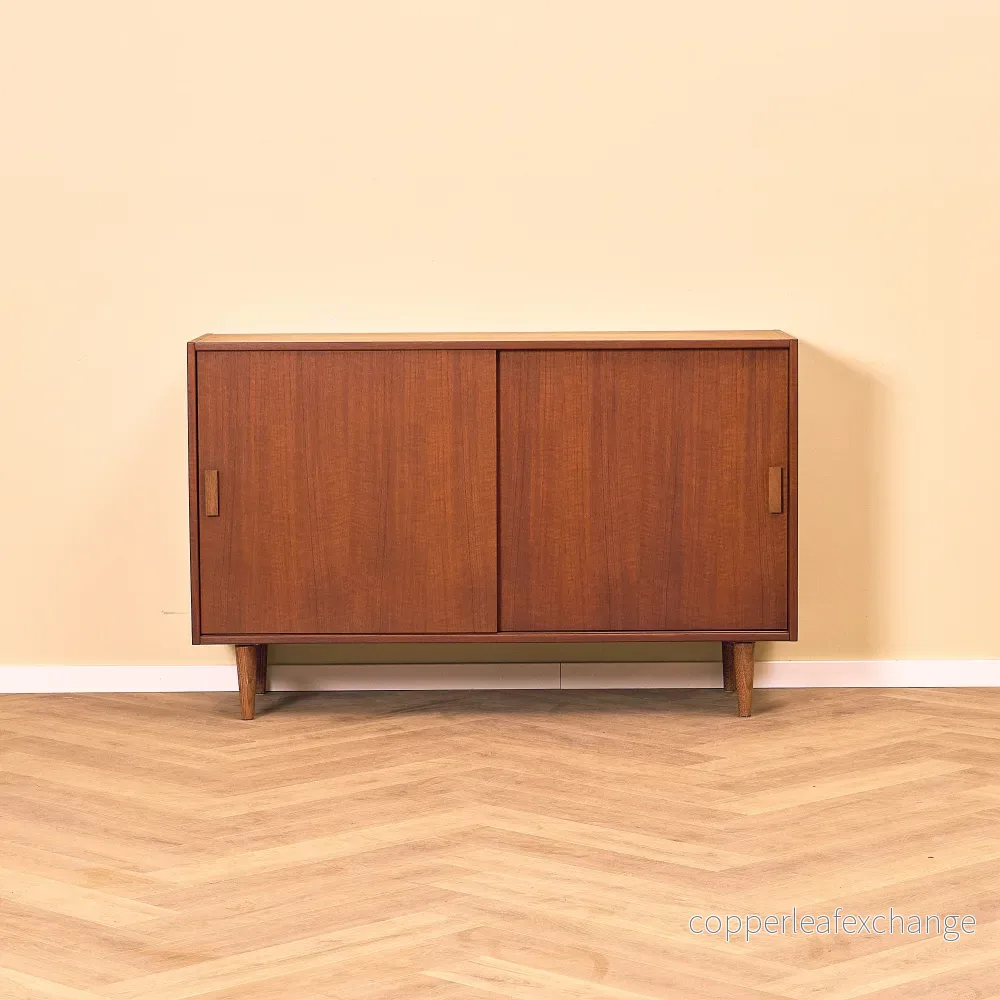 Svenskt skåp i teak Svenskt skåp i teak