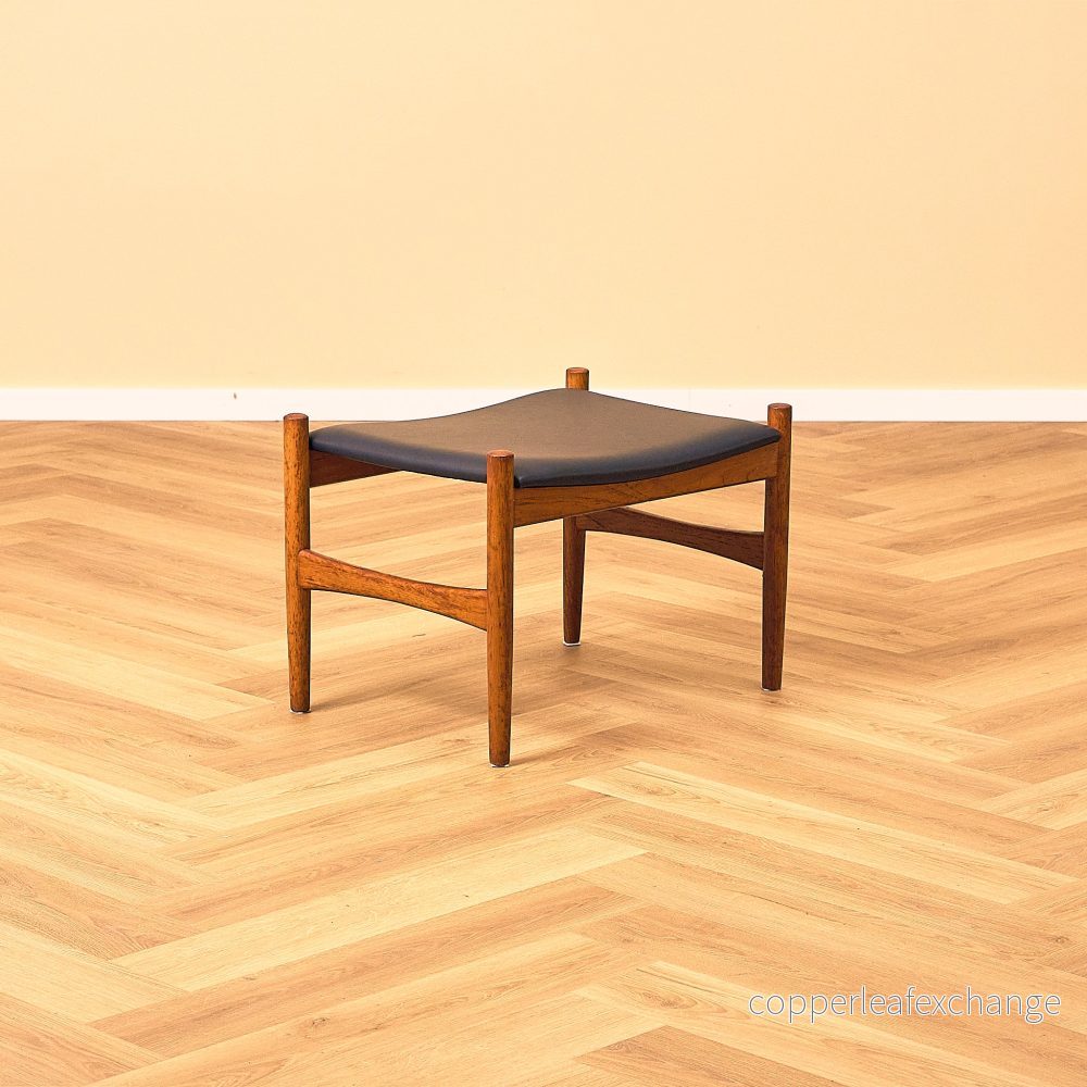 Danish stool in teak by Spottrup Møbler Danish stool in teak by Spottrup Møbler
