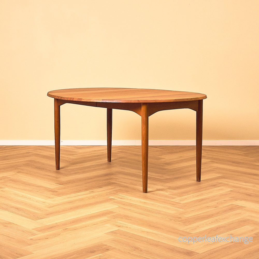 Danish oval dining table in solid teak